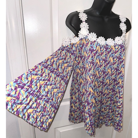 Kate & Mallory Pleated Chiffon 3/4 Bell Sleeve Crochet Trimmed Off Shoulder Top - Picture 4 of 7